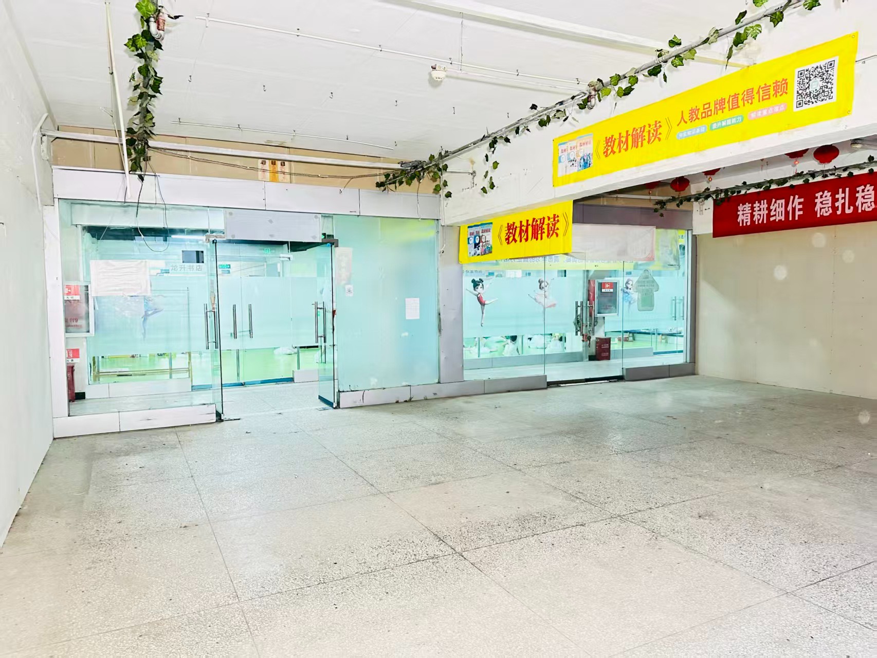 纬九号街提供写字楼、商铺、展示空间、直播间等多种面积选择，满足企业办公、研发、展示、运营等多元需求。